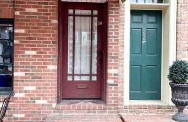 18 N MARKET Street