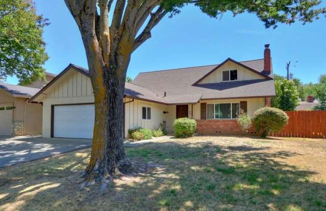 Beautiful 4 bed 2 bath Home w/ Solar in East Davis