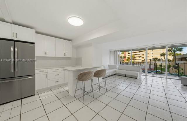 9210 Fontainebleau Blvd