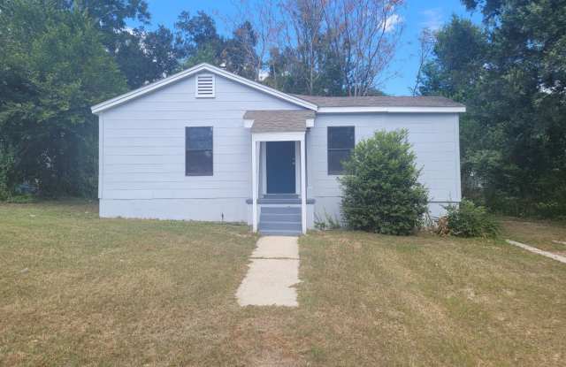 261 Chestnut Street Pensacola. MOVE IN SPECIAL!! Waived $350 Cleaning Fee!!!!!