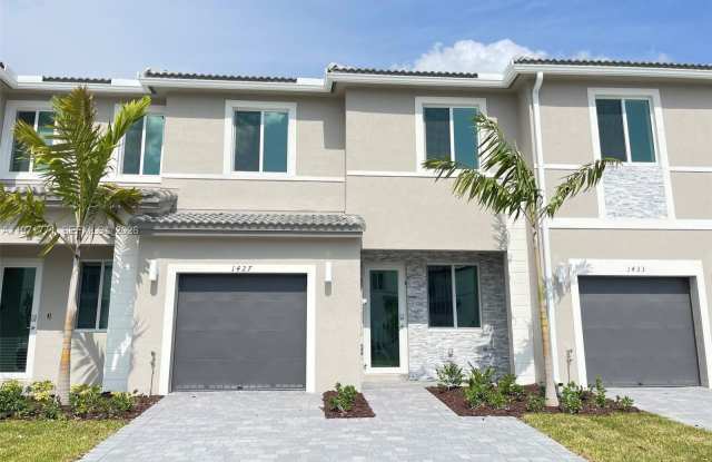 1427 SE 7th Ter