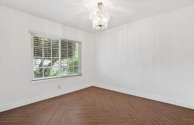 27 Columbus, Irvine: Spacious 2,100 sqft House with 4 Beds  2.5 Baths