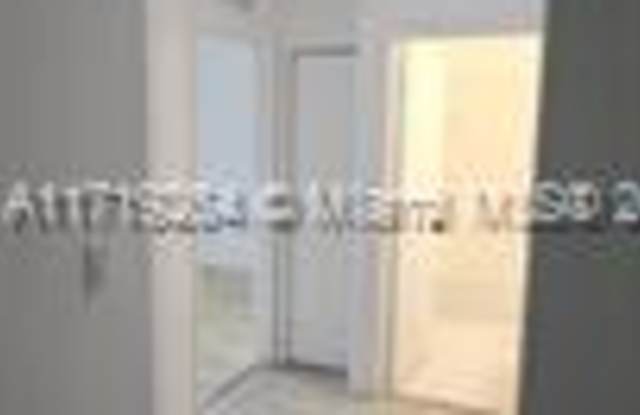 935 Northeast 33rd Terrace