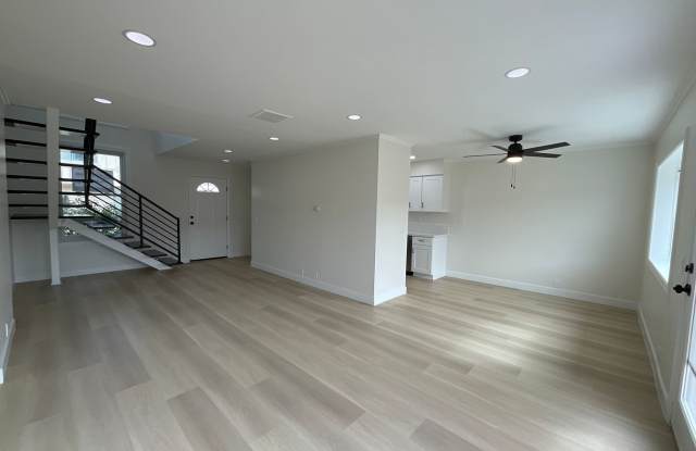Photo of Villa Pacific: Remodeled 2 Bedroom 1.5 Bath Attached Townhouse,