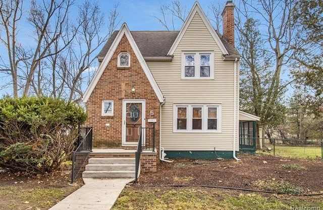 5 WENONAH Drive