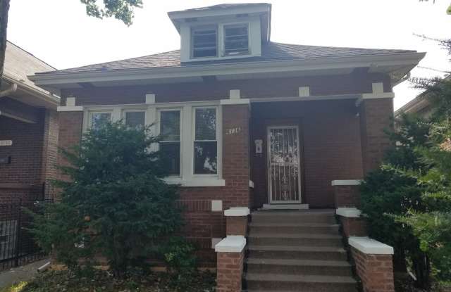 Photo of 6136 S. Richmond