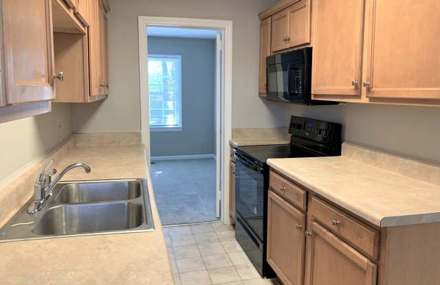 Four Seasons Area, 3 Bedrooms Plus Office, Fire Place, Convenient to Mall  Interstates.