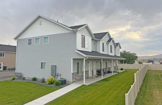 Photo of 475 North 2650 West - 4