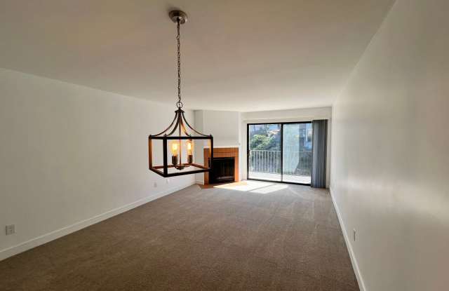 TWO BEDROOM / TWO BATH UPDATED UPPER UNIT CONDO IN SPYGLASS