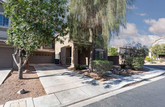 HUGE 5 BEDROOM, 3 BATH 2 STORY HOME IN GATED COMMUNITY NEAR SOUTHERN HIGHLANDS