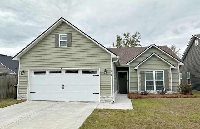 Charming 3-Bedroom Home Near Moody AFB with Modern Amenities and Fenced Backyard