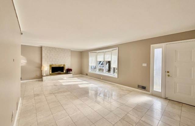 Photo of 1450 Deer Path