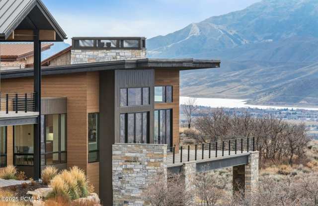 2005 Lookout Peak Circle