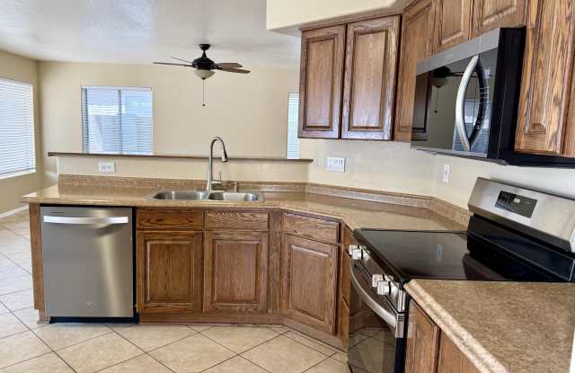 4301 E GRAYTHORN Avenue