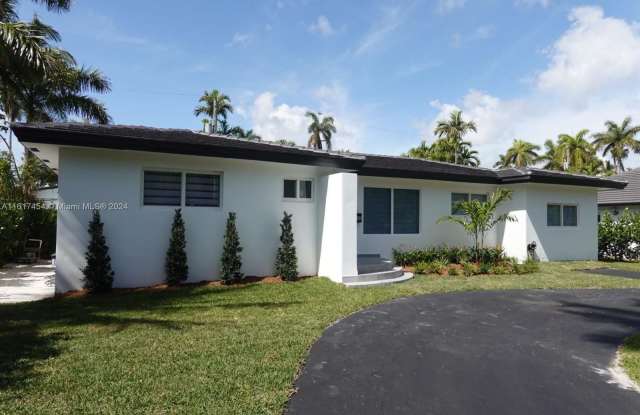 7420 Beachview Dr