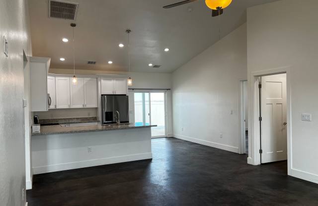 3 bed/2 bath House with private Hot Tub