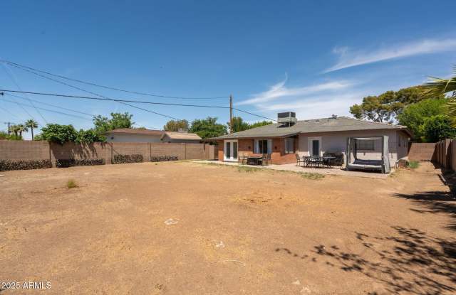 3501 E HAZELWOOD Street