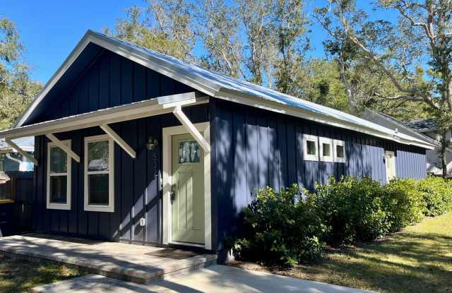 Gorgeous New Home! Close to Historic District and Beach