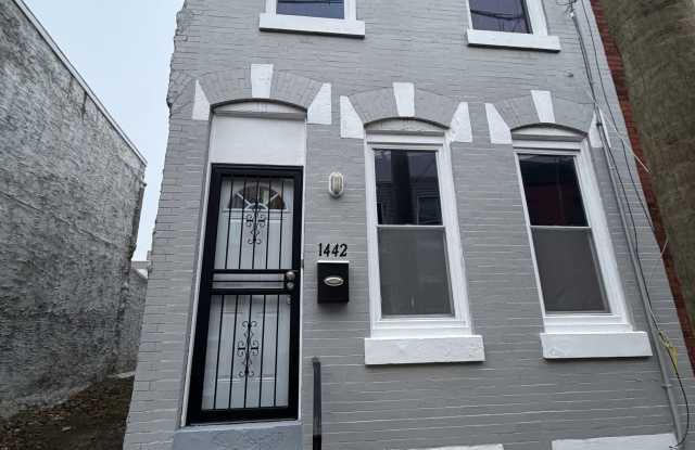 Photo of 1442 North Newkirk Street