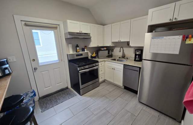 Nicely renovated 3 bed with in-unit laundry in Watertown!