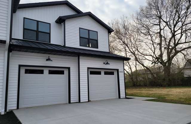 2455 Easton Ln