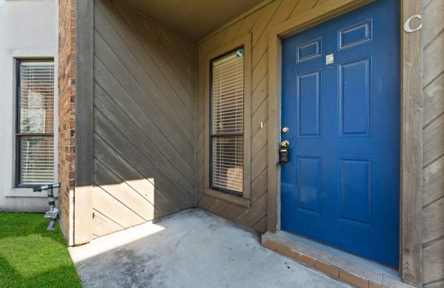 Lovely 2 Bedroom 2.5 Bath Condo