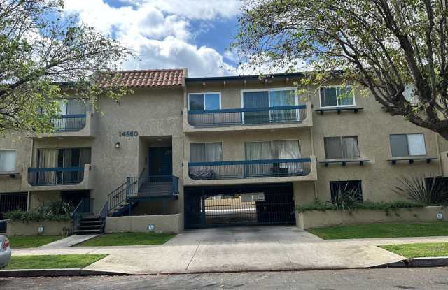 3 Bedrooms and 3 baths condo unit in the heart of Sherman Oaks.