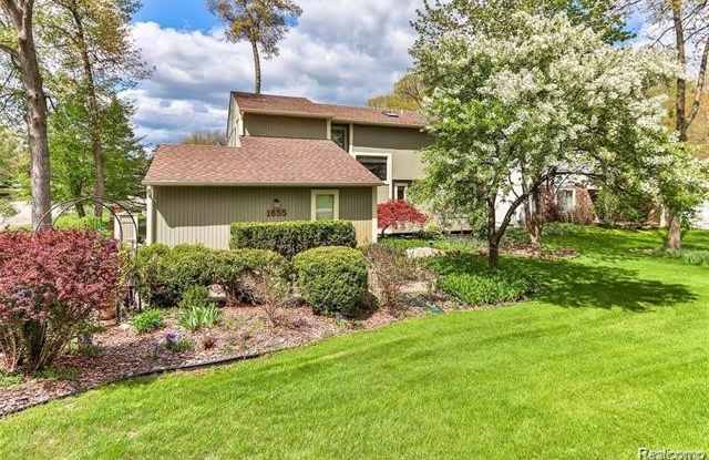 1655 SPRUCE Drive