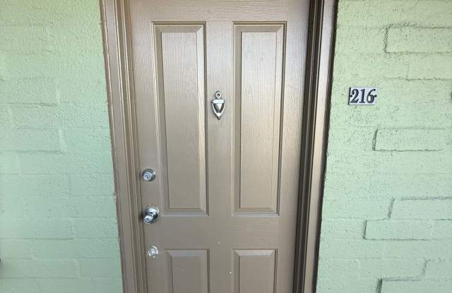 Photo of 931 N Euclid Ave #216