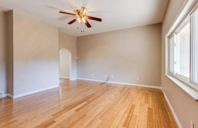Available July - Spacious 1 Bedroom Apartment in Mt Washington!