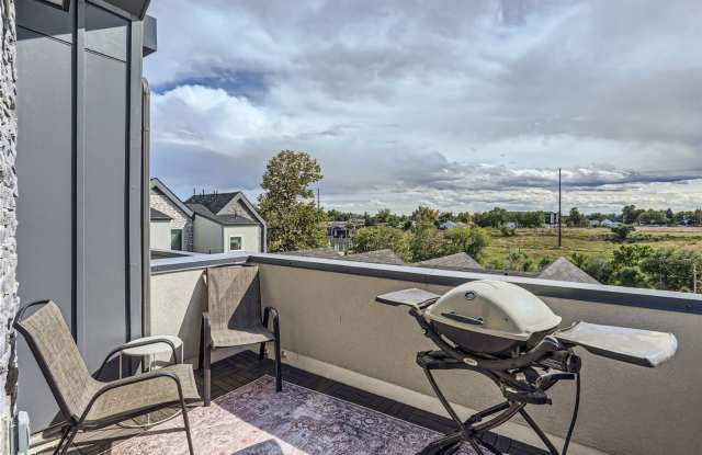 Luxe 2B/2.5B Townhome in Denver