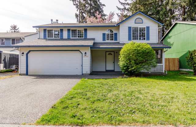 4 Bedroom 2.5 Bathroom With Large Fenced Back Yard - 15709 Northeast 12th Way, Vancouver, WA 98684