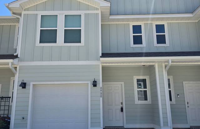 Stunning Townhome – Prime Pensacola Location