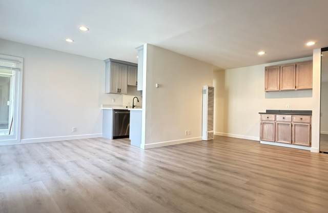 2BD/2BA - Mountain View Condo with Pool, Spa  Clubhouse - Pets Welcome!