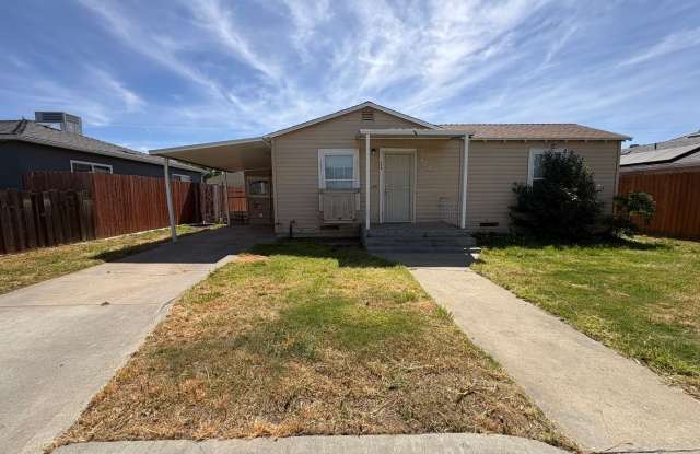 Cozy Hanford Home Available Now!