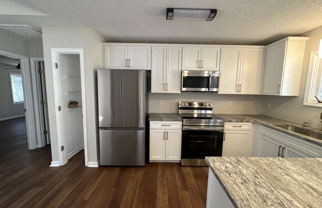 211 Forest Oaks Drive