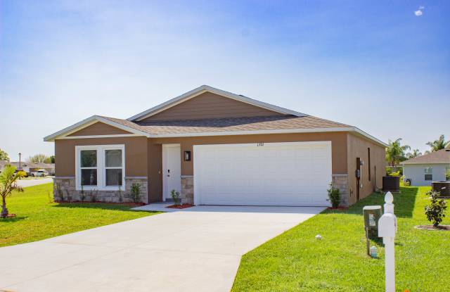 1392 Stone Ridge Cir