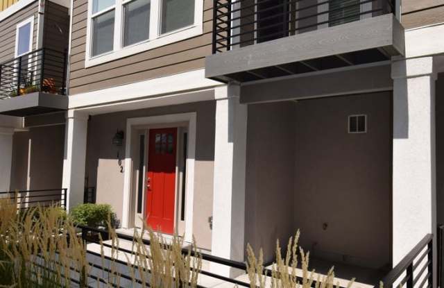 Charming 3 Bed 2.5 Bath Townhome in Murray!!!