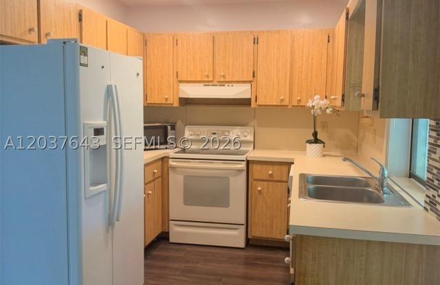792 Lantern Tree Ln