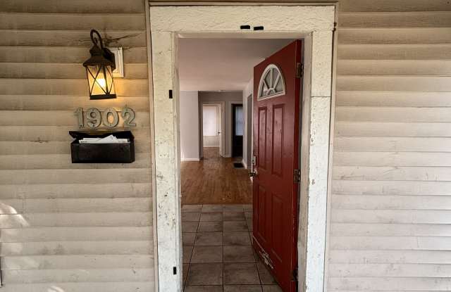 Photo of 1902 E 35th St, 1