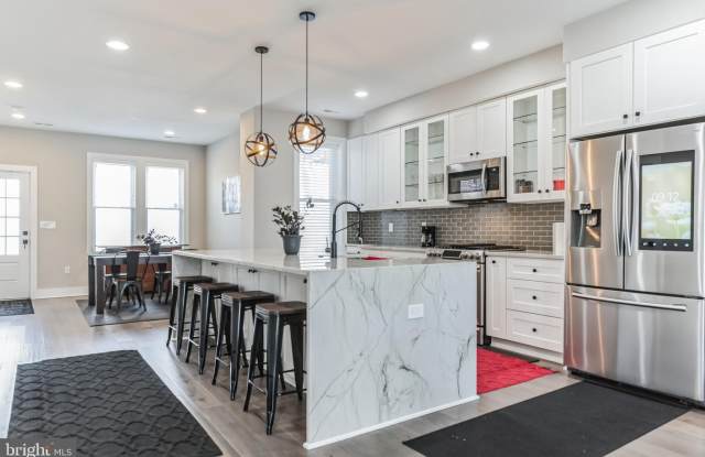 Photo of 805-A JEFFERSON Street NW