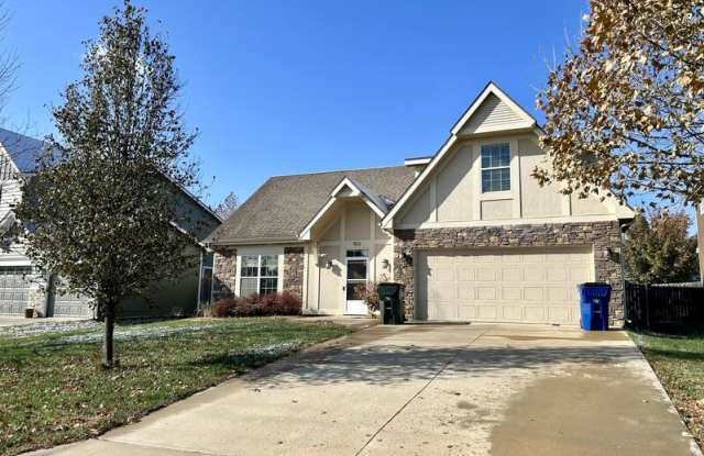 923 Drum Drive - 923 Drum Drive, Lawrence, KS 66049