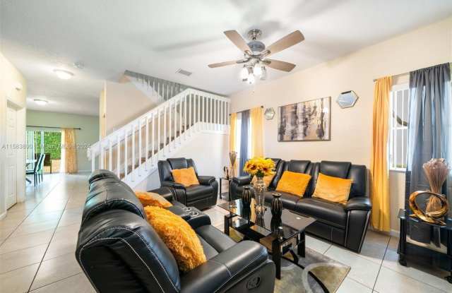 208 S Santa Catalina Cir