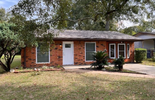 349 Dees St - 349 Dees Street, DeRidder, LA 70634