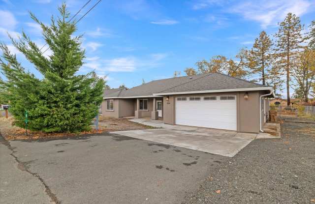 Photo of Charming 2-Bedroom, 2-Bath Home with Garage and Office/Den in Paradise, CA!