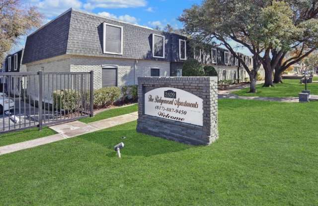 Photo of Ridgmar Oaks Apartments