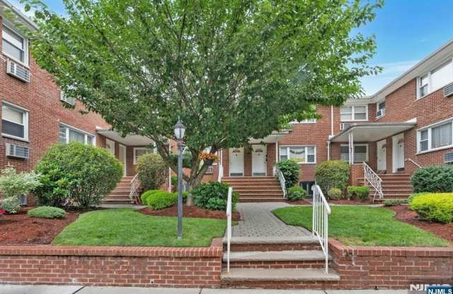 201 Oakdene Place