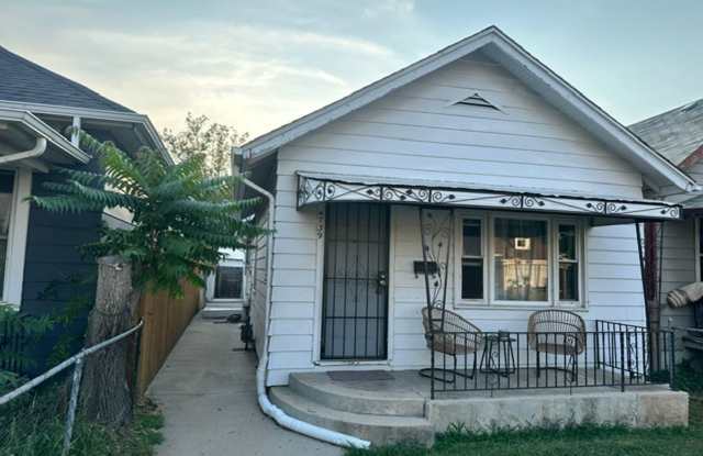 $500 Off First Month's Rent! Charming 4bd/1ba Home in Denver, CO- Available NOW!
