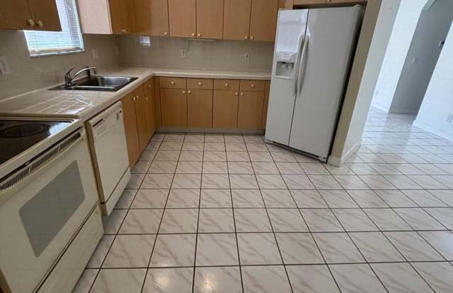 825 NW 132nd Avenue, Pembroke Pines, FL 33028