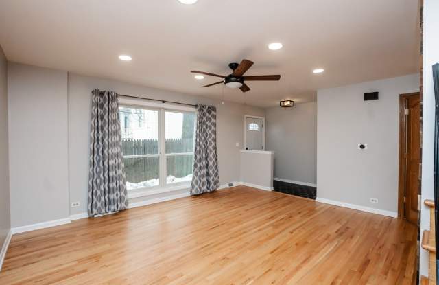 4216 N Kedvale Avenue unit: D